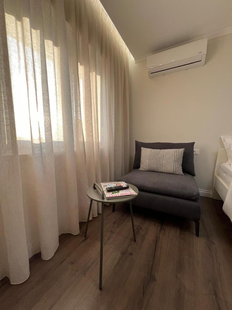 Anna'S Blloku Apartment Tirana Esterno foto