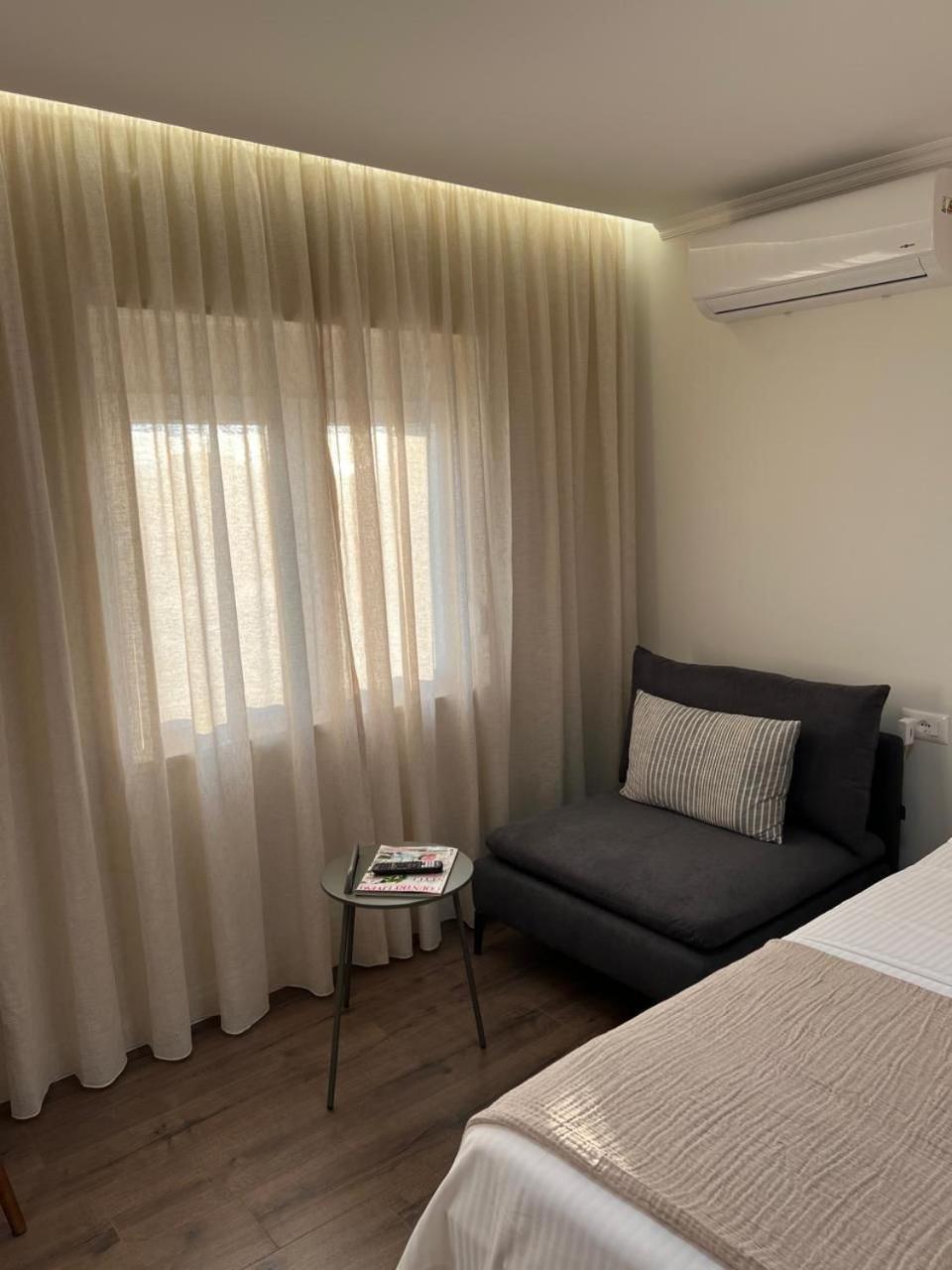 Anna'S Blloku Apartment Tirana Esterno foto
